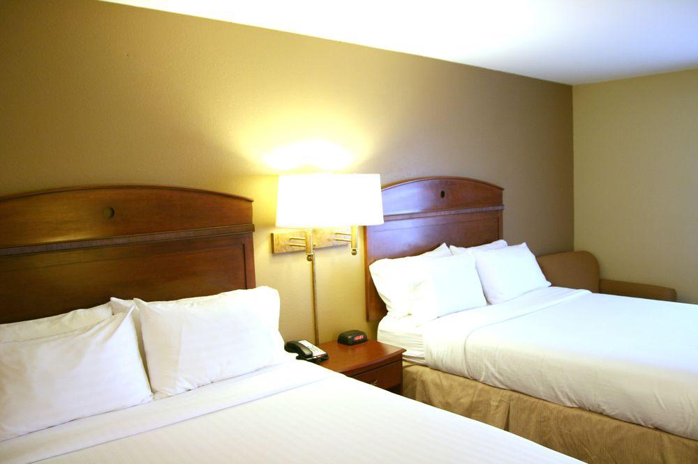 Comfort Inn & Suites Near Route 66 Линкольн Экстерьер фото