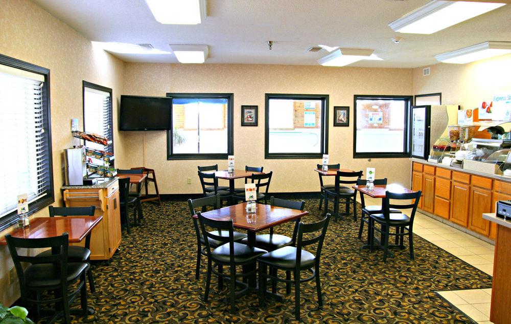 Comfort Inn & Suites Near Route 66 Линкольн Экстерьер фото