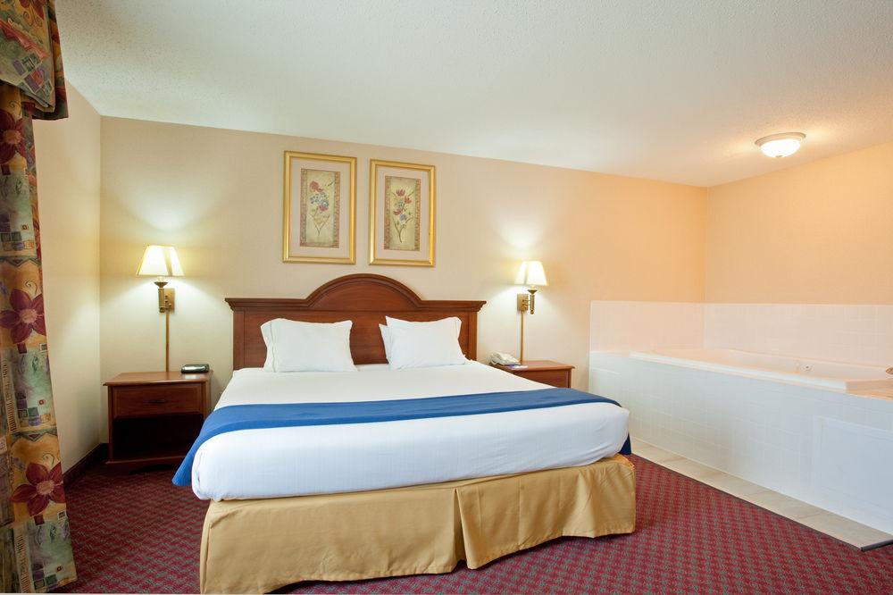 Comfort Inn & Suites Near Route 66 Линкольн Экстерьер фото