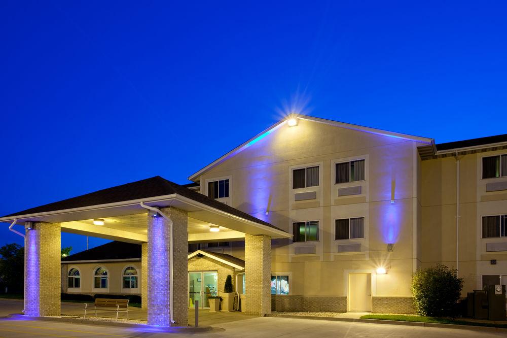 Comfort Inn & Suites Near Route 66 Линкольн Экстерьер фото