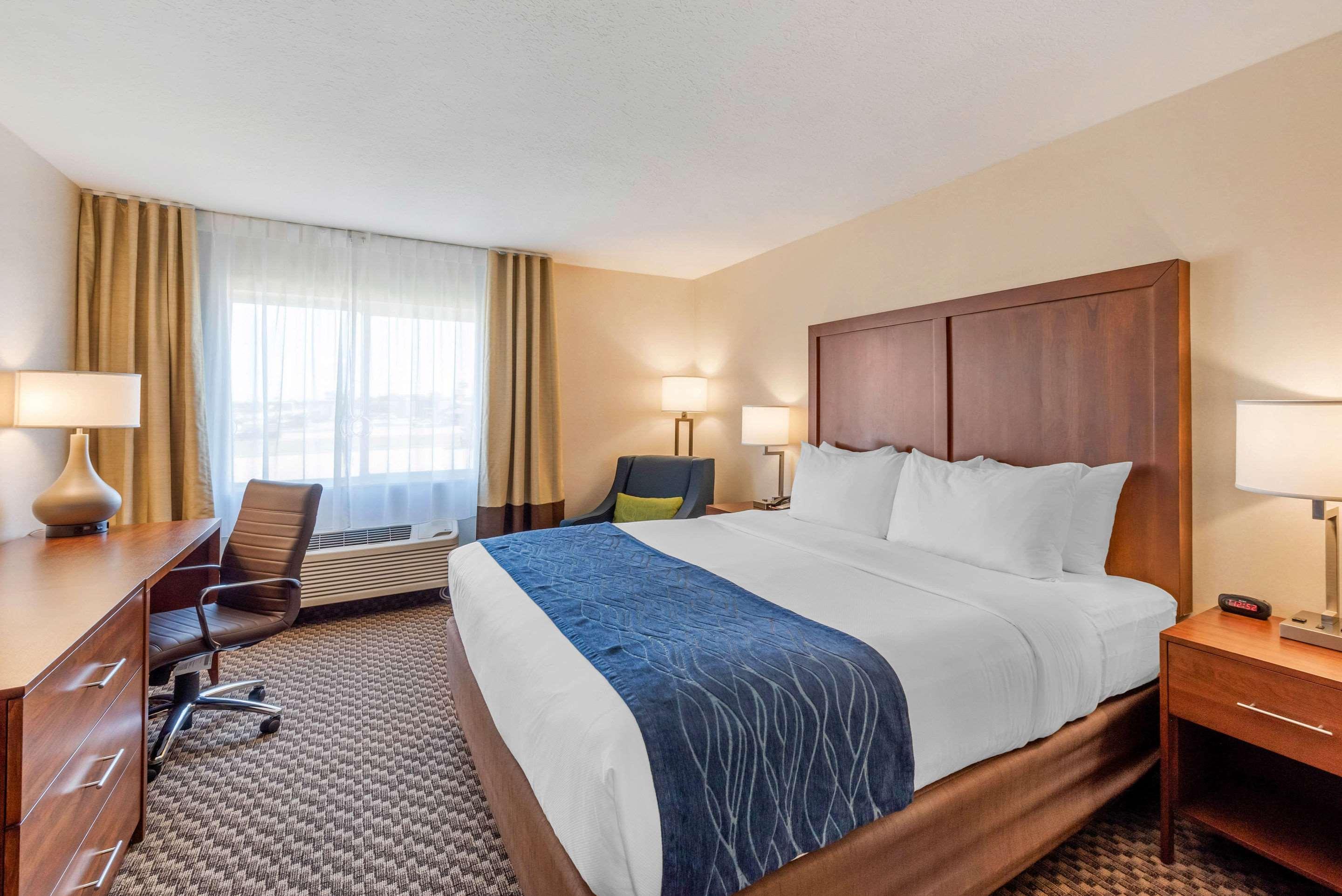 Comfort Inn & Suites Near Route 66 Линкольн Экстерьер фото
