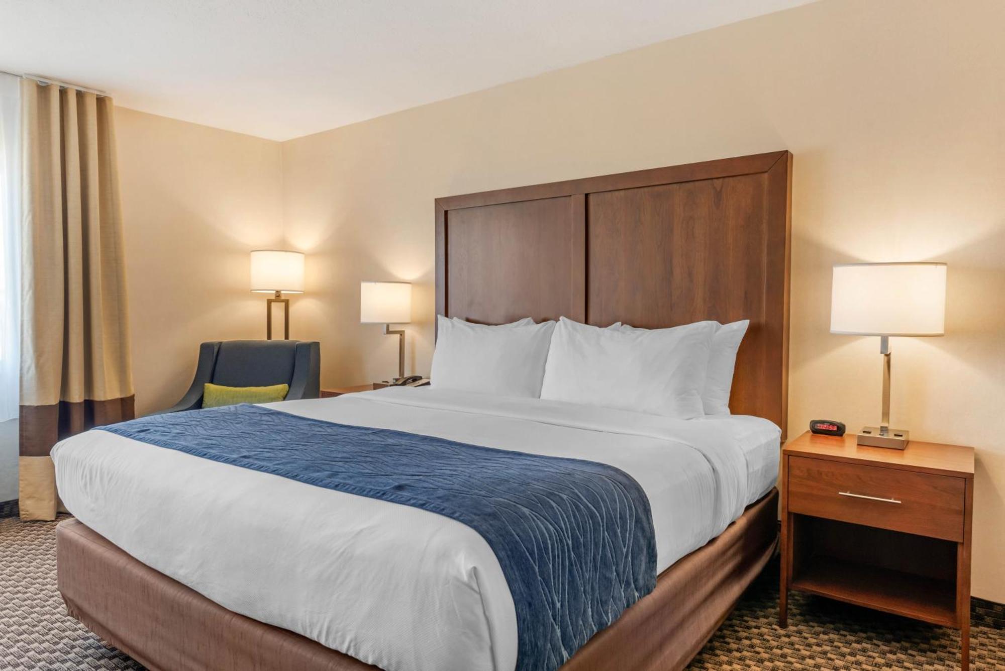 Comfort Inn & Suites Near Route 66 Линкольн Номер фото