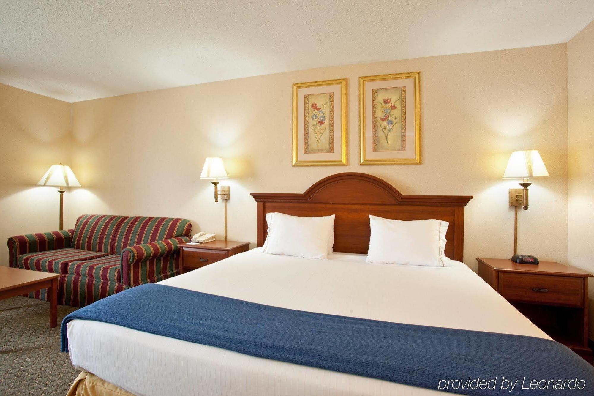 Comfort Inn & Suites Near Route 66 Линкольн Номер фото